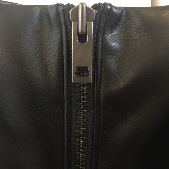 Aritzia Talula Zip Faux Leather Mini Skirt - Picture 5 of 9